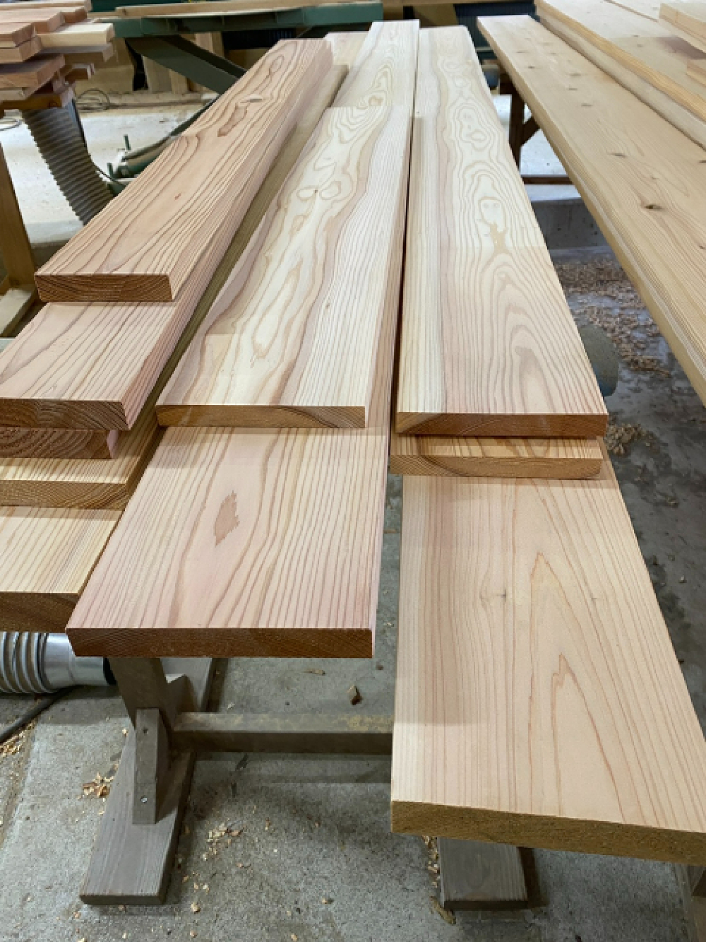 天然乾燥したこだわりの厳選材