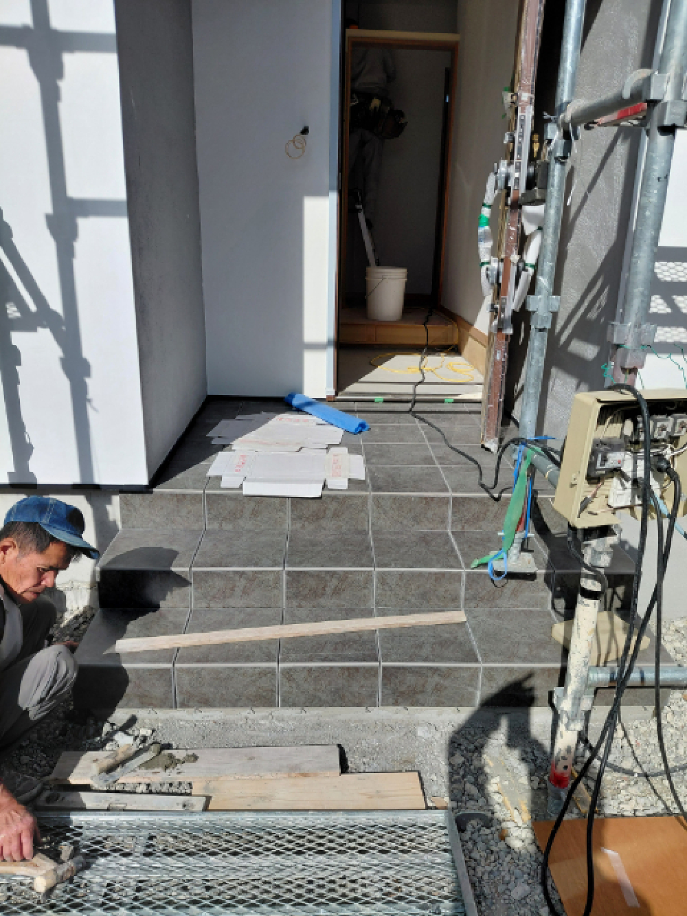 【玄関タイル施工】