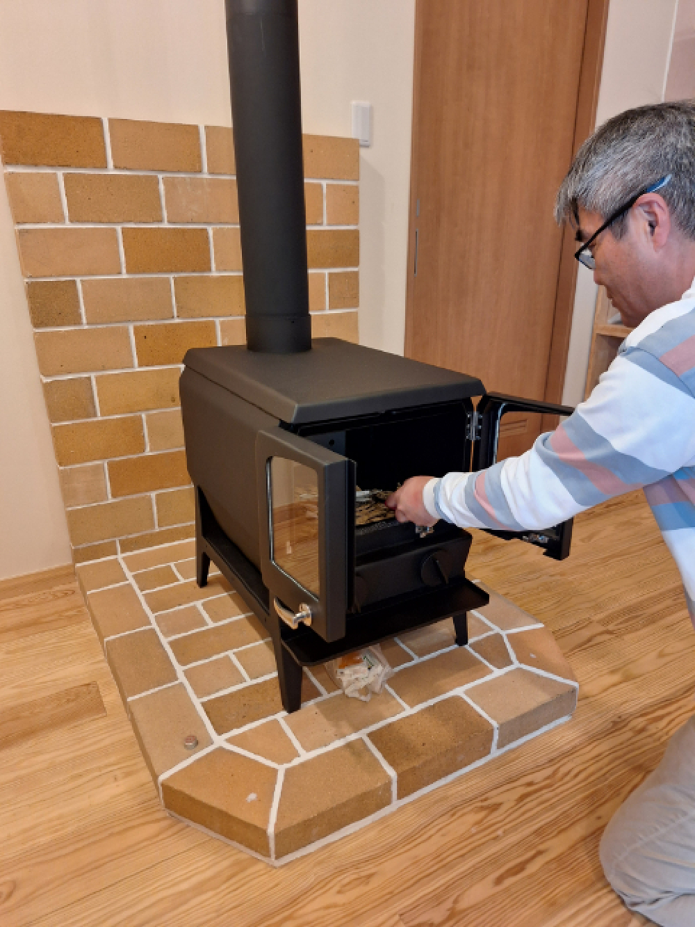 薪ストーブ火入れ式