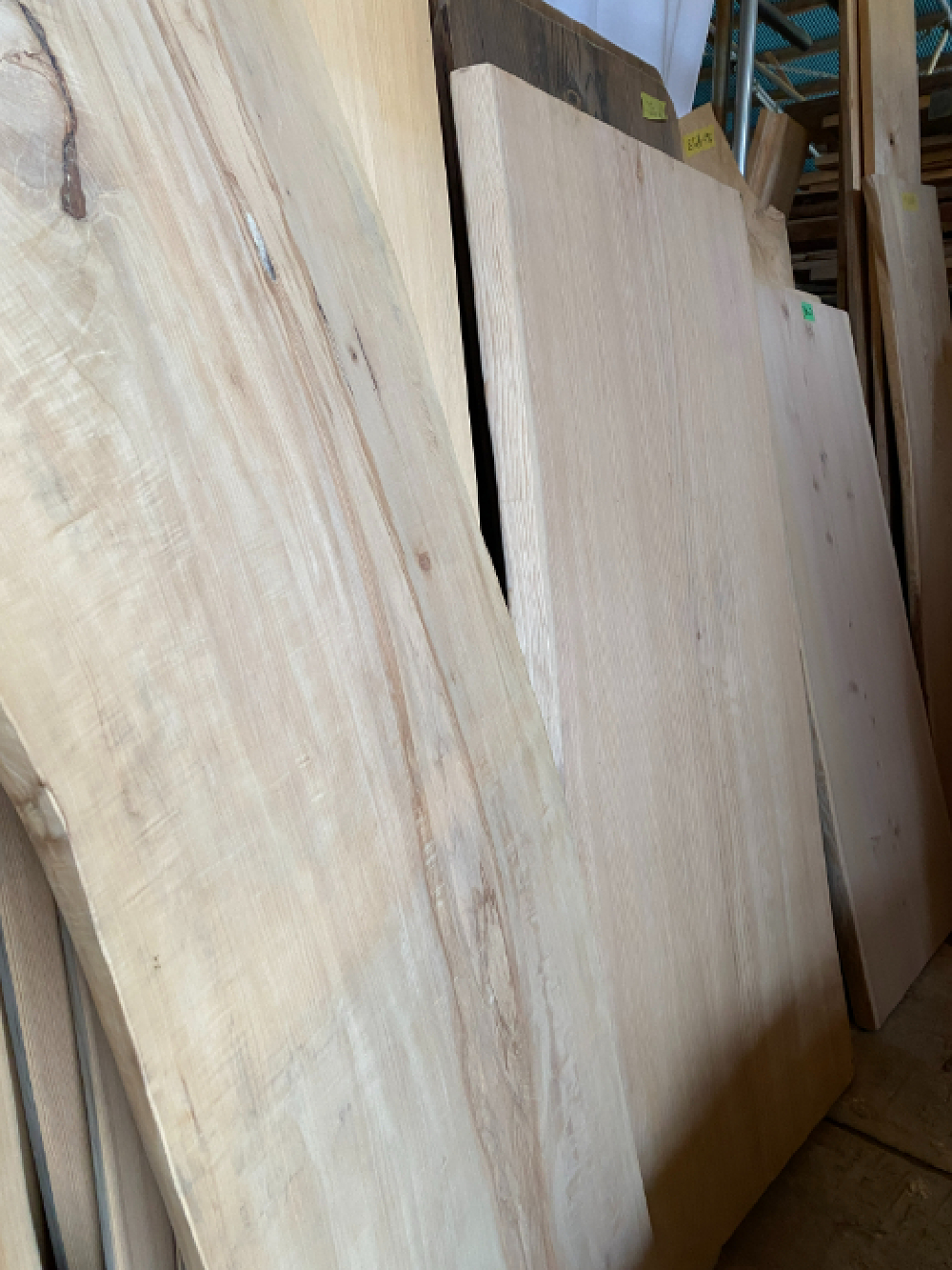 テーブルの天板_無垢材マンションリノベーション