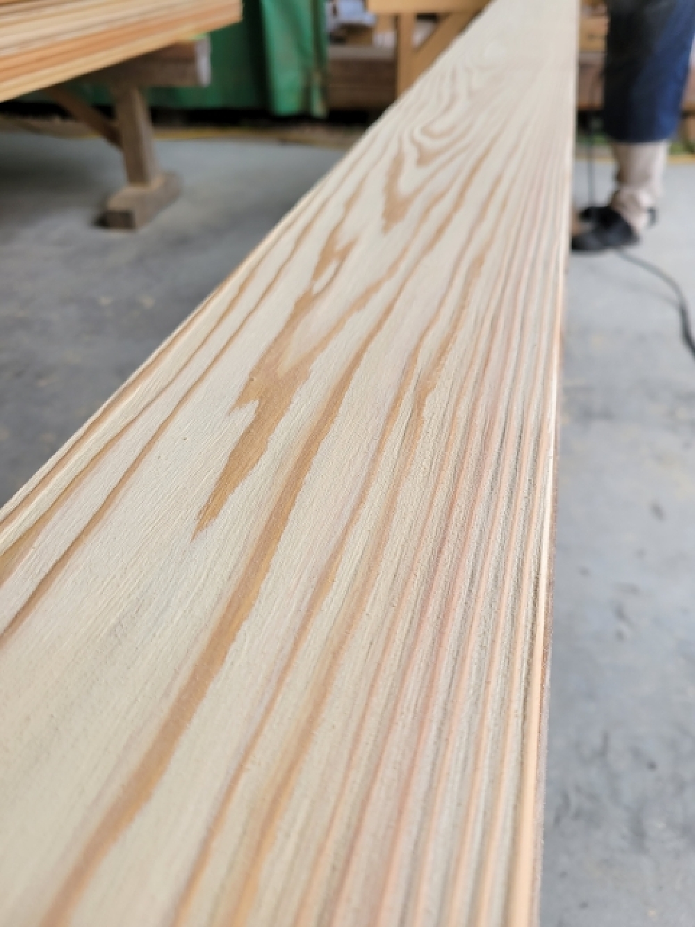 スギ床板のうづくり加工_宇佐市リフォーム