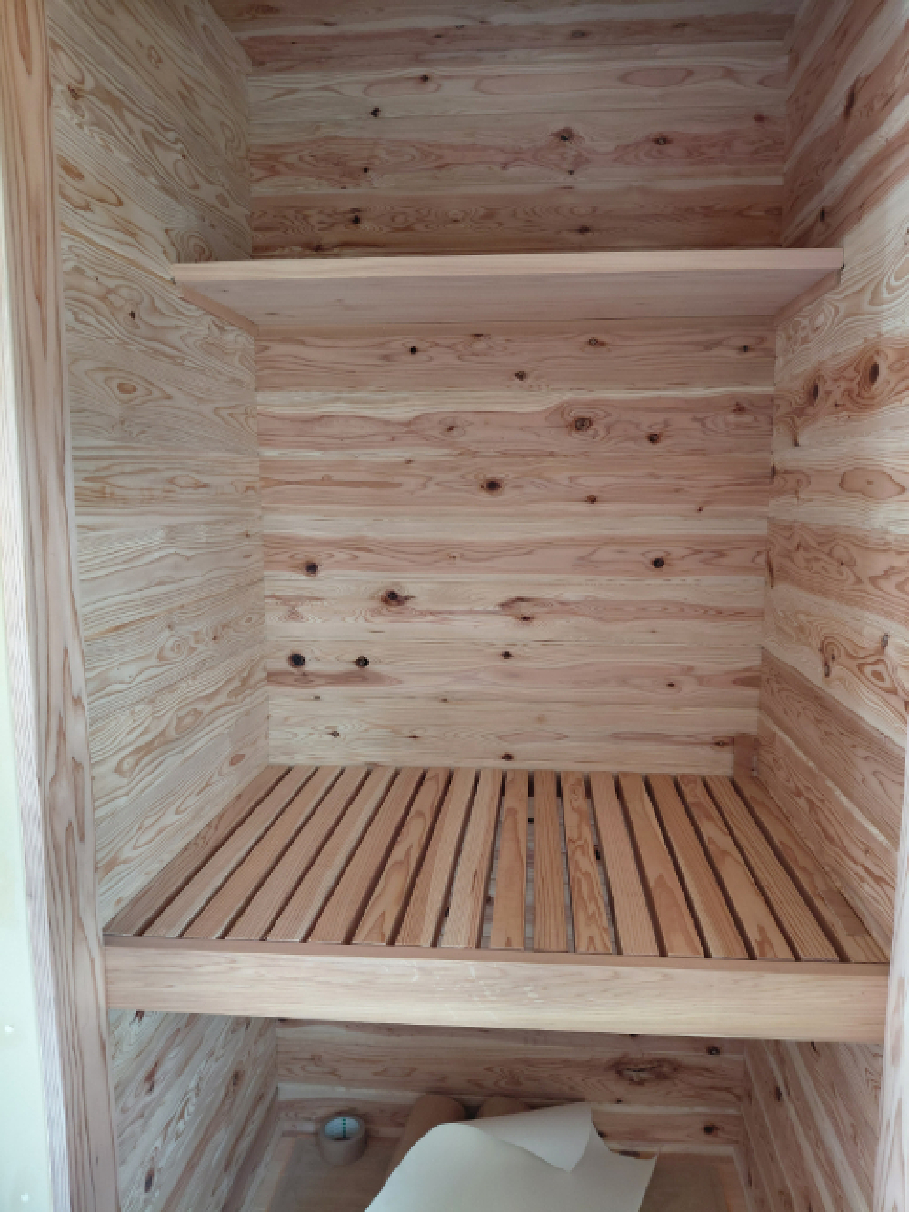 スノコ仕上げの押入棚