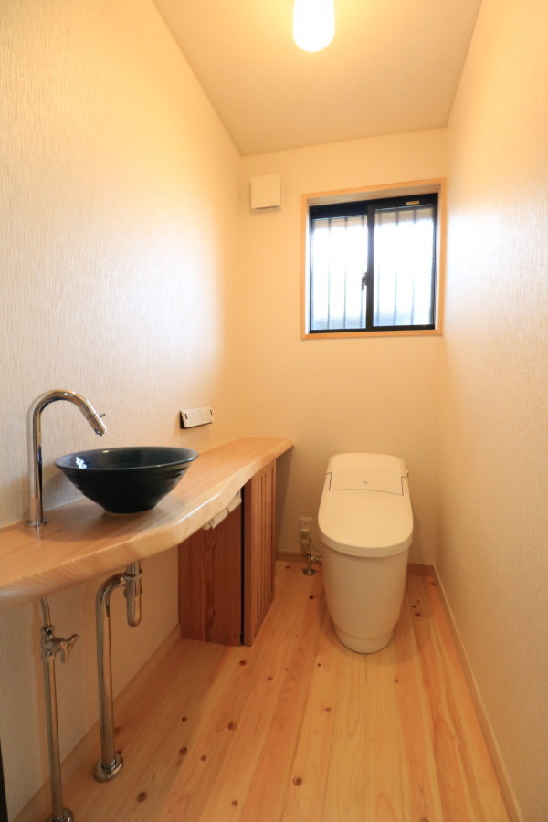 玄関・浴室を共有 住宅団地 限られた敷地に実現した 完全二世帯住宅