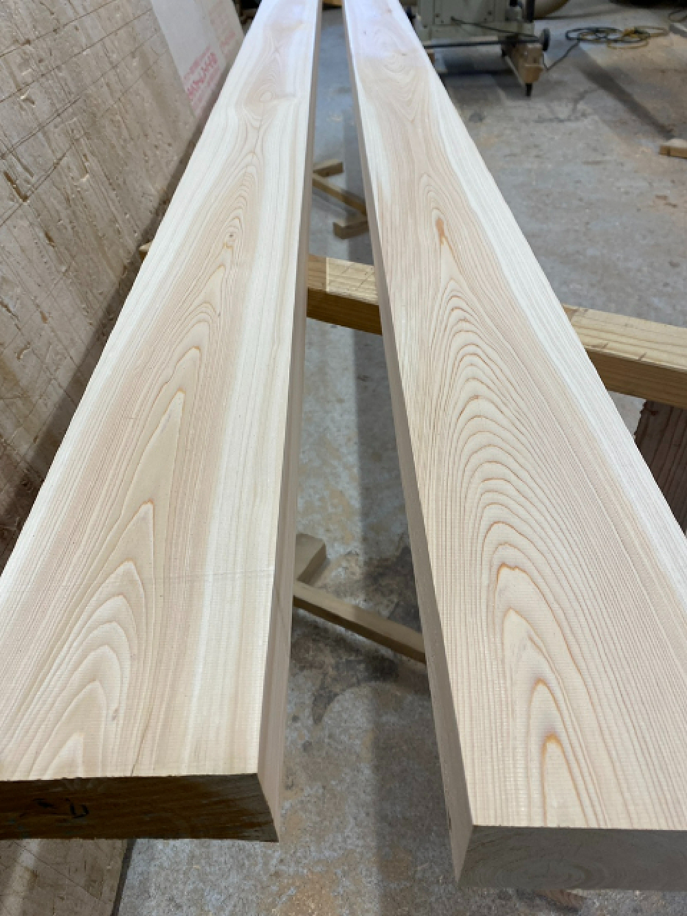 上がりカマチ材の加工中