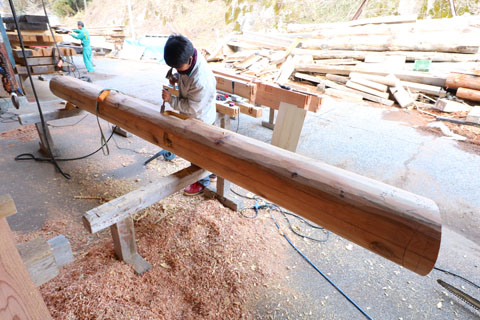 大黒柱の切り込み加工