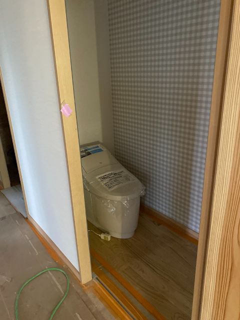 クロス施工中